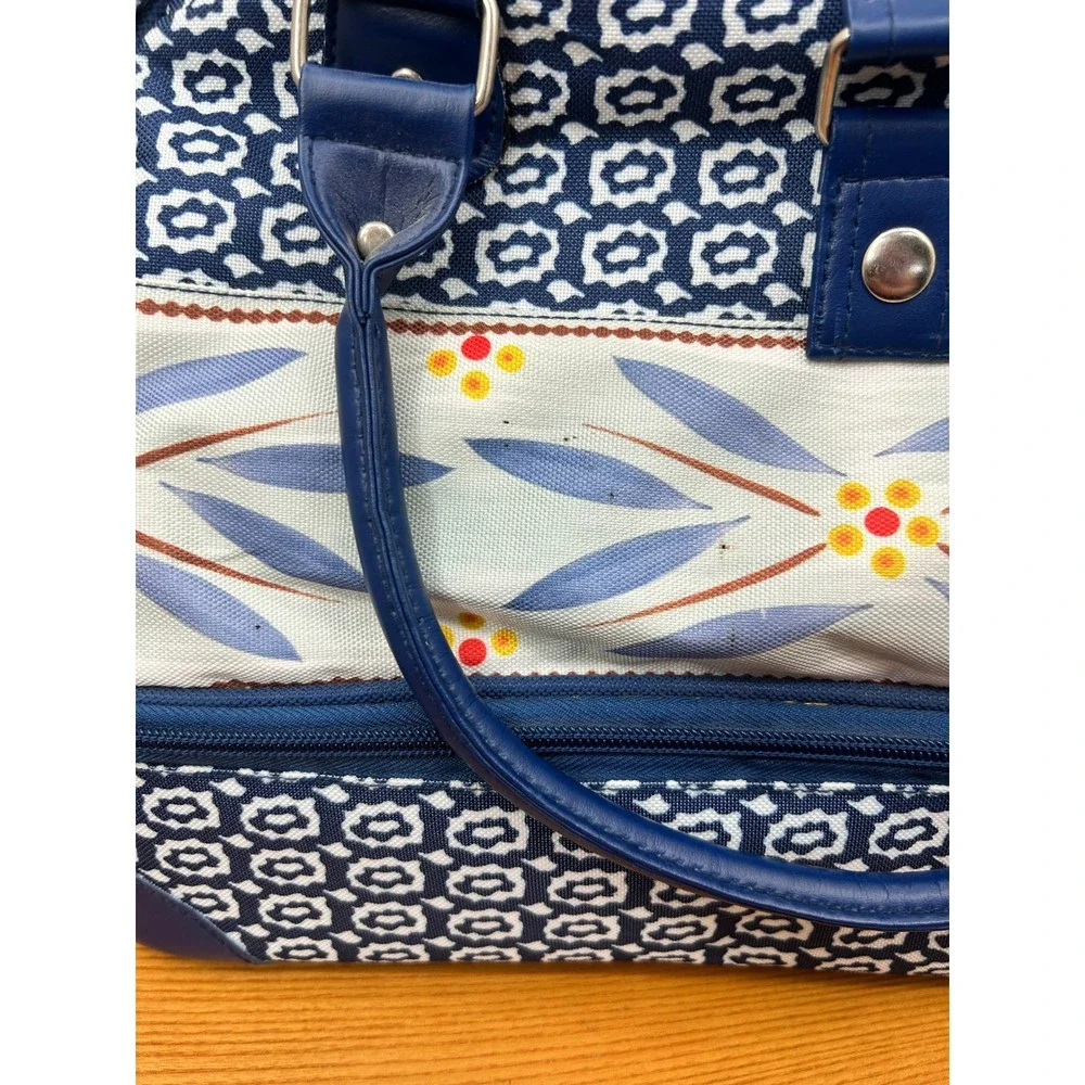 Temptations Insulated Casserole Carrier Old World Blue Floral Dish Picnic Travel